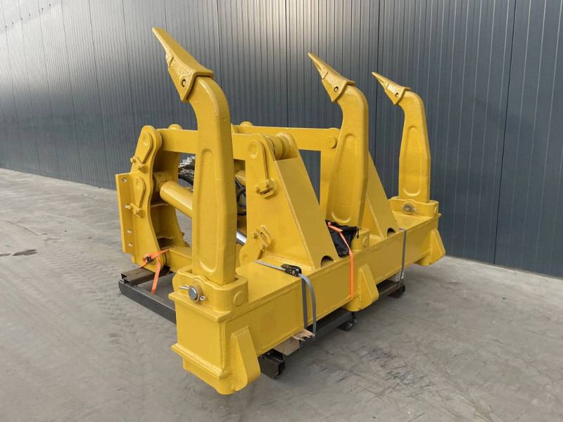 Komatsu D85 - Attachment for Construction machinery: picture 1 Komatsu D85 - Attachment for Construction machinery: picture 1