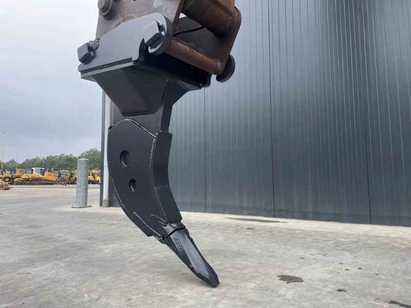 Smitma CW40 Ripper - Attachment for Construction machinery: picture 1 Smitma CW40 Ripper - Attachment for Construction machinery: picture 1