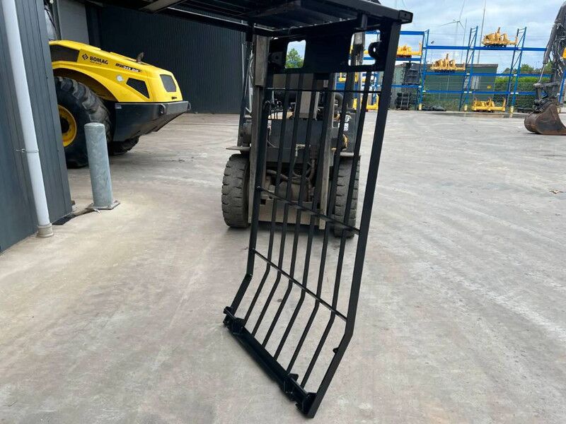 Cat 324D Guard - Cab and interior for Construction machinery: picture 3 Cat 324D Guard - Cab and interior for Construction machinery: picture 3