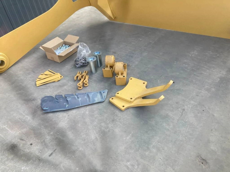 New Tail lift for Construction machinery Cat 730 NG: picture 6