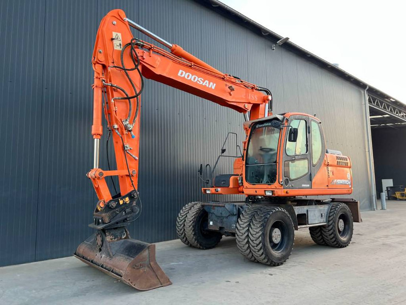 Wheel excavator Doosan DX170W: picture 1