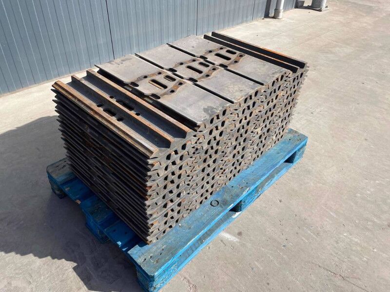 Hyundai R210 / R215 / R220 / R235 / R250 / R260 - Frame/ Chassis for Construction machinery: picture 1 Hyundai R210 / R215 / R220 / R235 / R250 / R260 - Frame/ Chassis for Construction machinery: picture 1