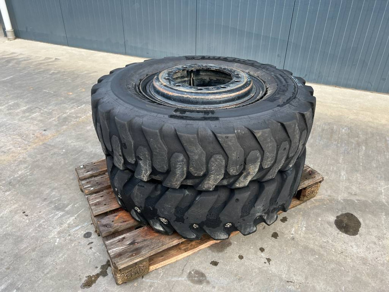 Michelin 1000 x 20 banden / 10.00 x 20: 1x2 Reifen - Wheels and tires for Construction machinery: picture 1 Michelin 1000 x 20 banden / 10.00 x 20: 1x2 Reifen - Wheels and tires for Construction machinery: picture 1