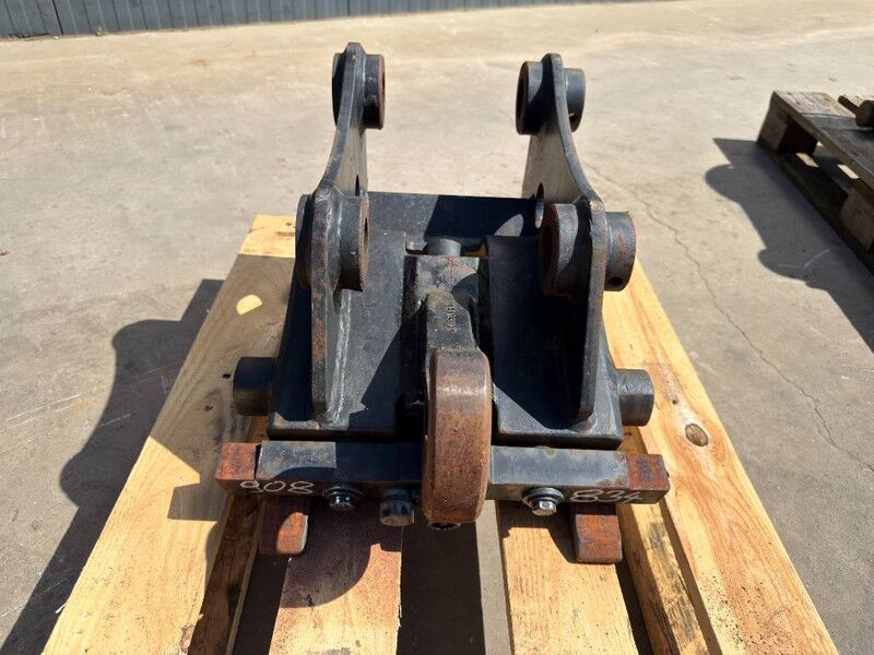 Verachtert CW10 - 304 / 305 - Quick coupler for Construction machinery: picture 2 Verachtert CW10 - 304 / 305 - Quick coupler for Construction machinery: picture 2