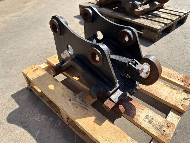 Verachtert CW10 - 304 / 305 - Quick coupler for Construction machinery: picture 3 Verachtert CW10 - 304 / 305 - Quick coupler for Construction machinery: picture 3