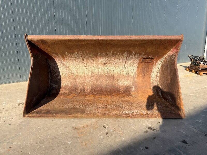 Volvo ISO / L50 / Caterpillar 918 - Bucket for Construction machinery: picture 2 Volvo ISO / L50 / Caterpillar 918 - Bucket for Construction machinery: picture 2