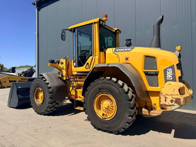 Volvo L90G - Wheel loader: picture 2 Volvo L90G - Wheel loader: picture 2