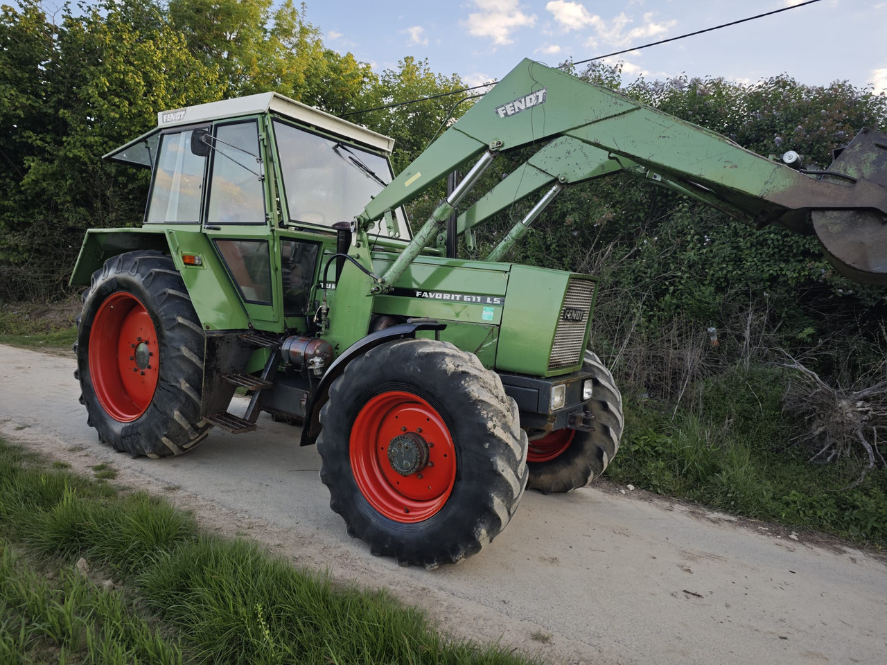 FENDT Favorit 611 LS turbomatik + TUR - Farm tractor: picture 1 FENDT Favorit 611 LS turbomatik + TUR - Farm tractor: picture 1
