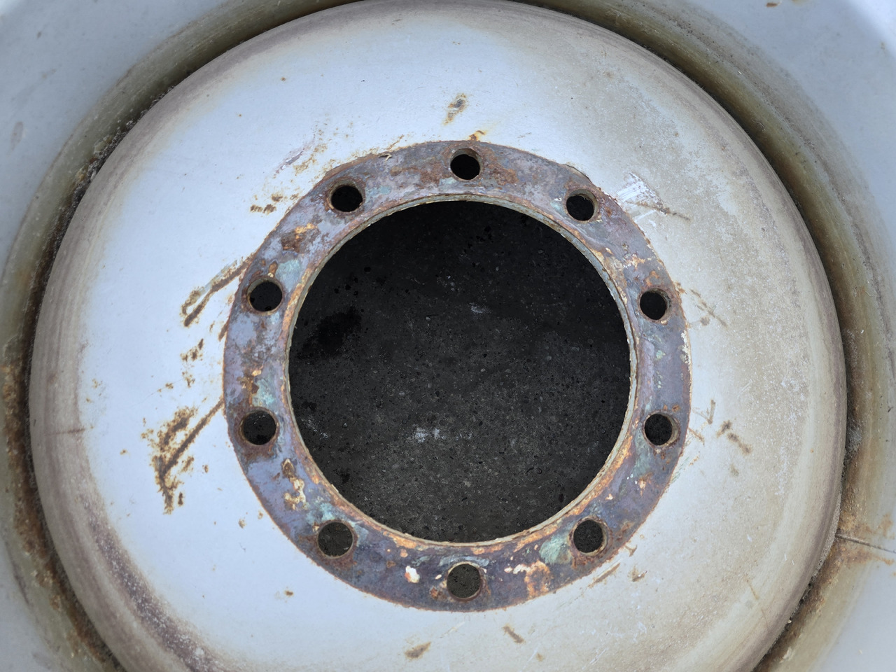 Felga do kombajnu / sieczkarni - Wheel and tire package for Agricultural machinery: picture 4 Felga do kombajnu / sieczkarni - Wheel and tire package for Agricultural machinery: picture 4