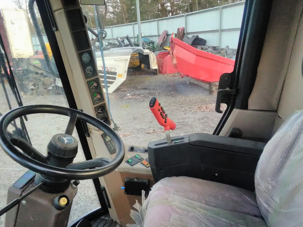 JOHN DEERE 1550 WTS - Cab for Combine harvester: picture 3 JOHN DEERE 1550 WTS - Cab for Combine harvester: picture 3