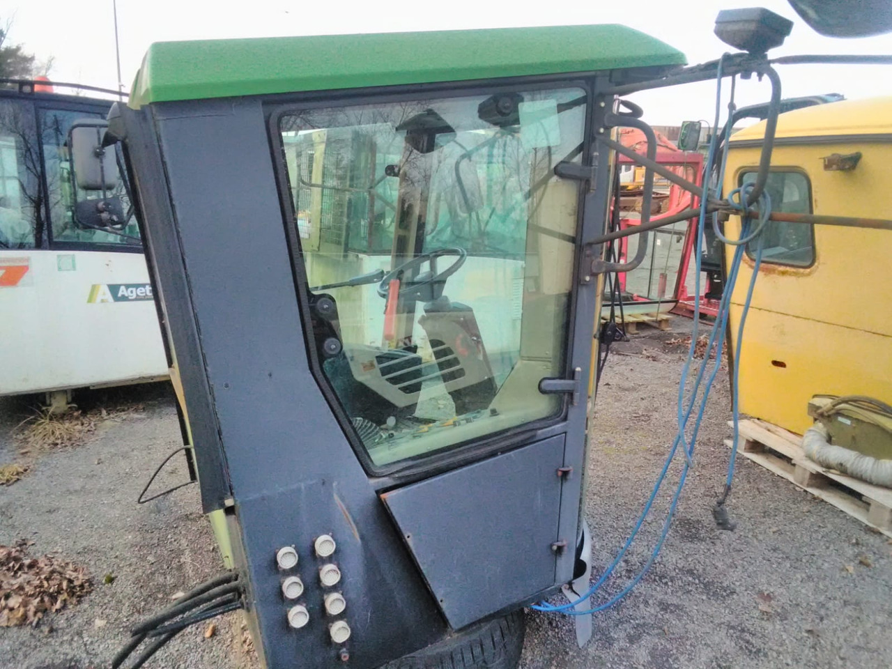 JOHN DEERE 1550 WTS - Cab for Combine harvester: picture 5 JOHN DEERE 1550 WTS - Cab for Combine harvester: picture 5