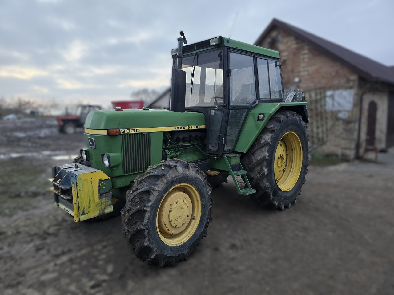 JOHN DEERE 3030E - Farm tractor: picture 1 JOHN DEERE 3030E - Farm tractor: picture 1