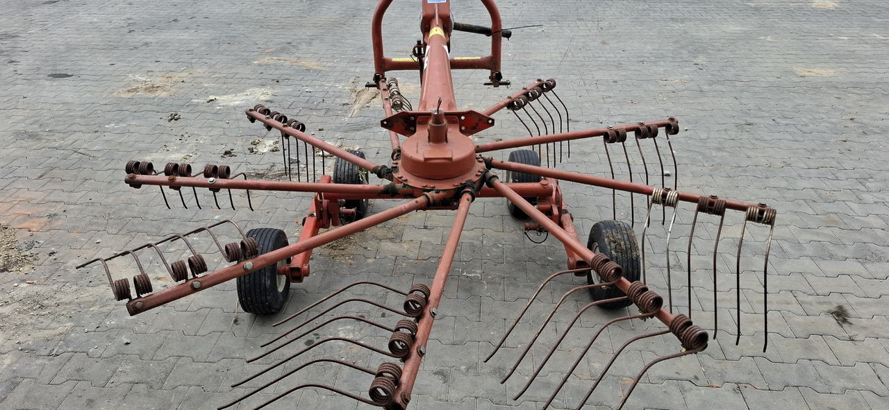 KUHN GA 300 GM - Tedder/ Rake: picture 2 KUHN GA 300 GM - Tedder/ Rake: picture 2