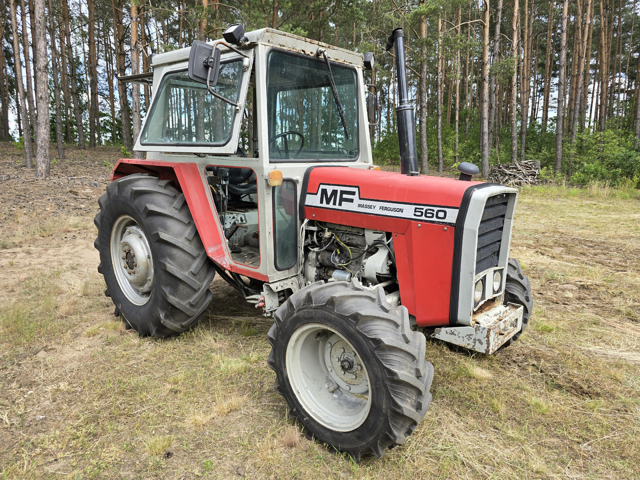 MASSEY-FERGUSON MF 560 - Farm tractor: picture 1 MASSEY-FERGUSON MF 560 - Farm tractor: picture 1