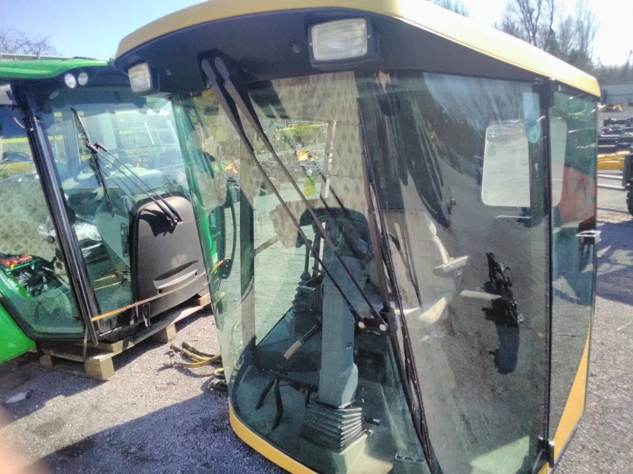 NEW HOLLAND TX 65 - Cab for Combine harvester: picture 1 NEW HOLLAND TX 65 - Cab for Combine harvester: picture 1