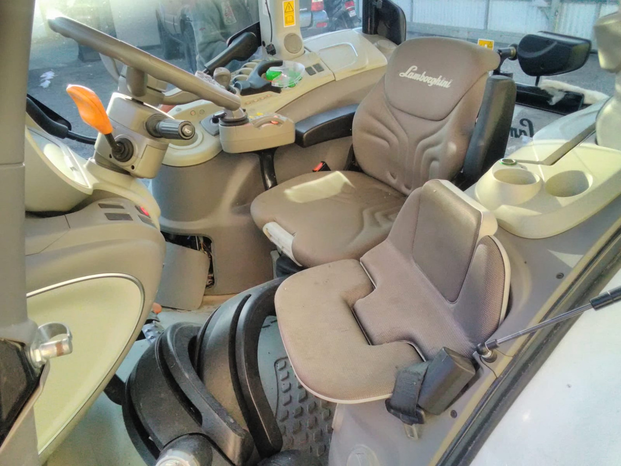 - Cab for Farm tractor: picture 2 - Cab for Farm tractor: picture 2