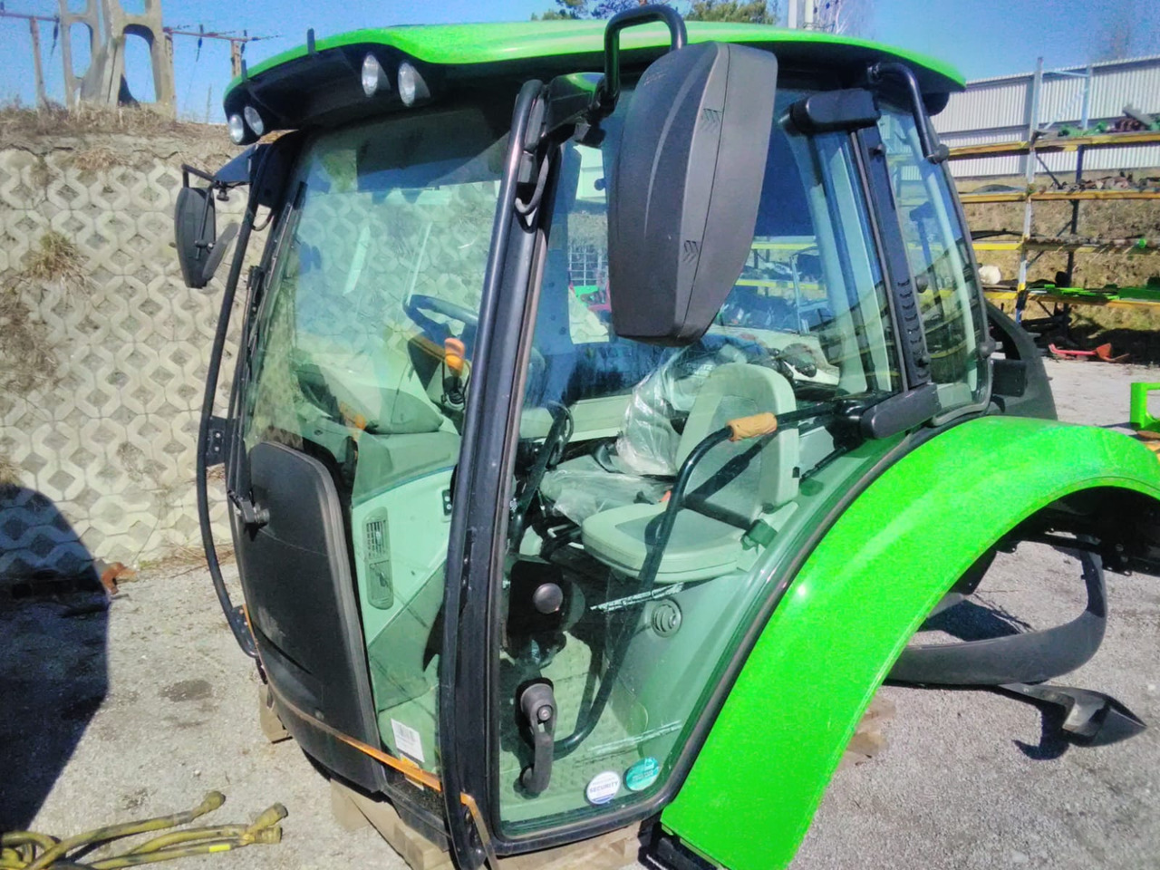 - Cab for Farm tractor: picture 1 - Cab for Farm tractor: picture 1