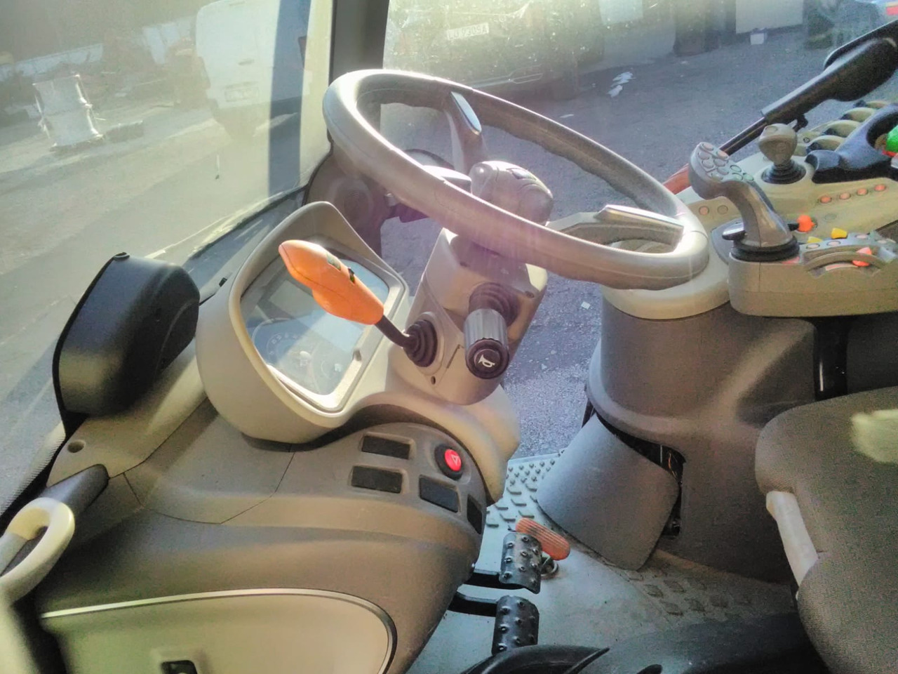 - Cab for Farm tractor: picture 3 - Cab for Farm tractor: picture 3