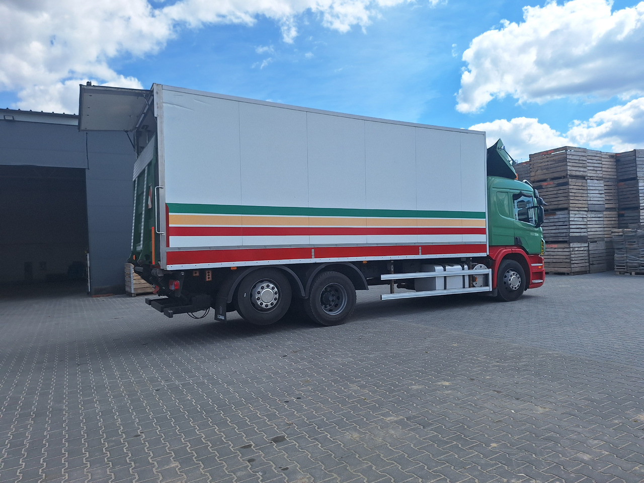 Scania P380 - Refrigerator truck: picture 2 Scania P380 - Refrigerator truck: picture 2