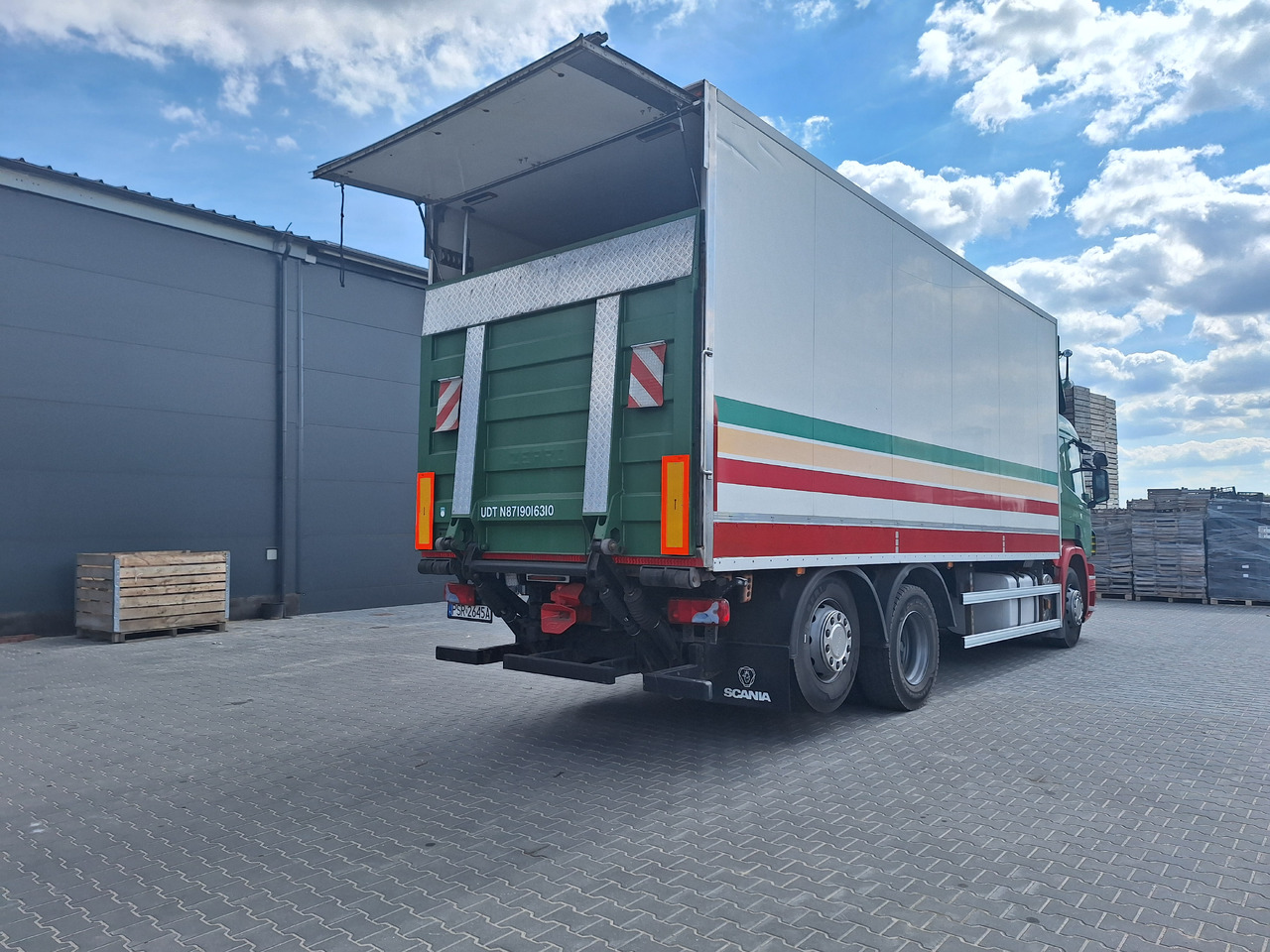 Scania P380 - Refrigerator truck: picture 3 Scania P380 - Refrigerator truck: picture 3