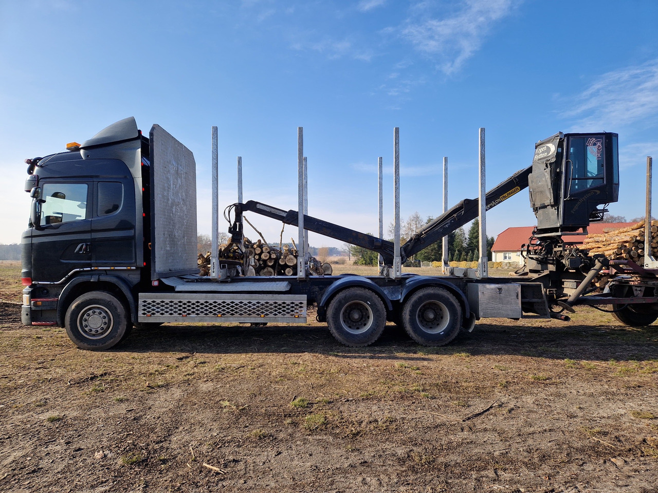 Scania R560 - Timber truck, Crane truck: picture 2 Scania R560 - Timber truck, Crane truck: picture 2