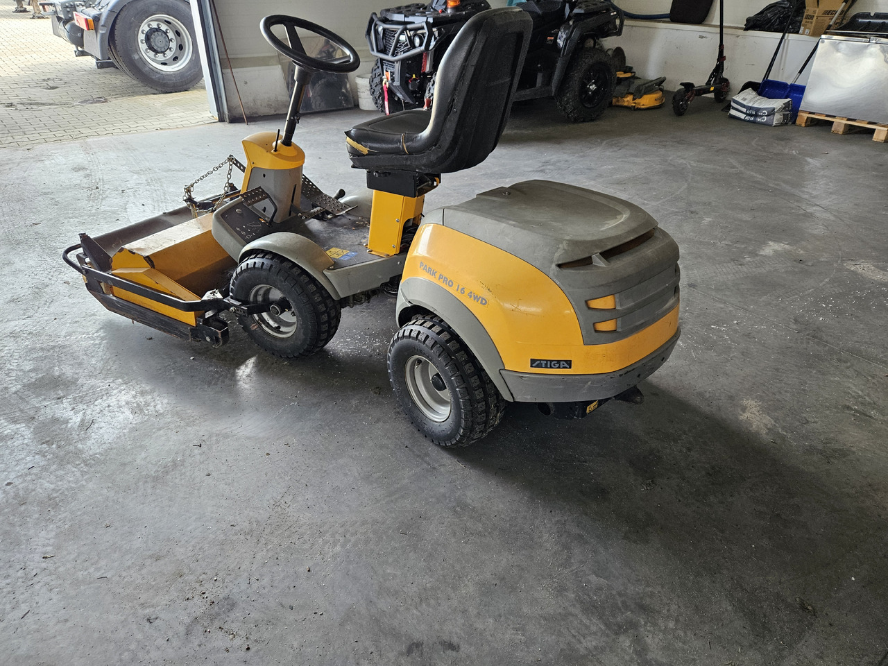 Stiga Park Pro 16 4WD - Garden mower: picture 2 Stiga Park Pro 16 4WD - Garden mower: picture 2