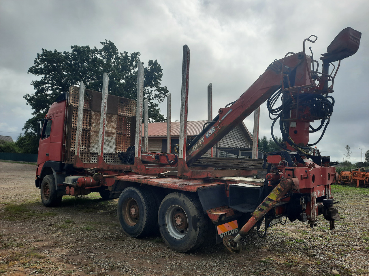 VOLVO FH12 - Timber truck, Crane truck: picture 5 VOLVO FH12 - Timber truck, Crane truck: picture 5