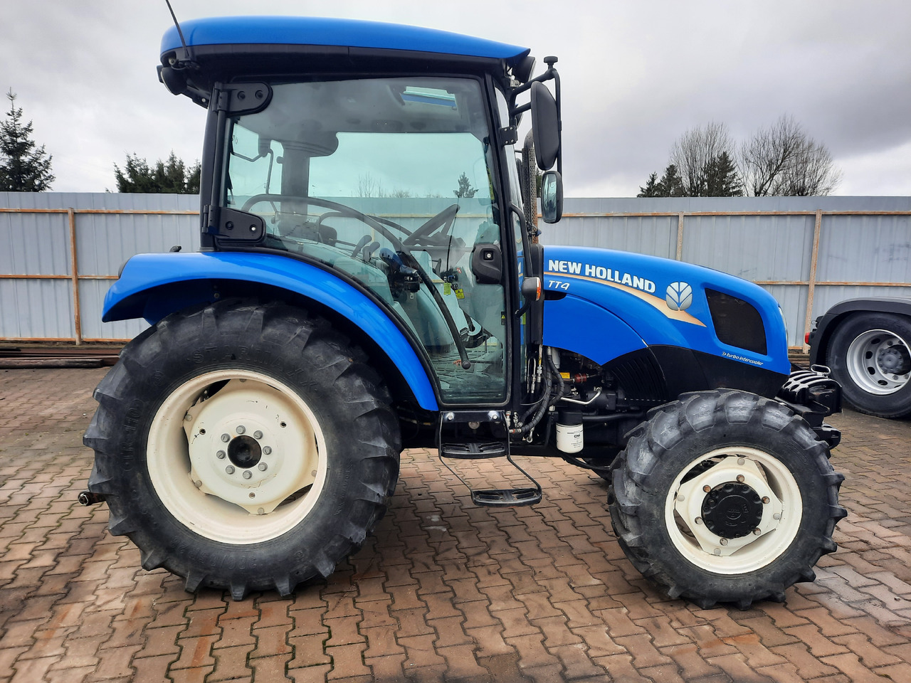 New-holland T4.65 - Farm tractor: picture 2 New-holland T4.65 - Farm tractor: picture 2