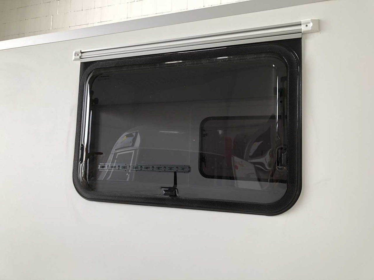 Leasing of BLYSS F1330HD Rampe Tür 2 Fenster Kofferanhänger BLYSS F1330HD Rampe Tür 2 Fenster Kofferanhänger: picture 29