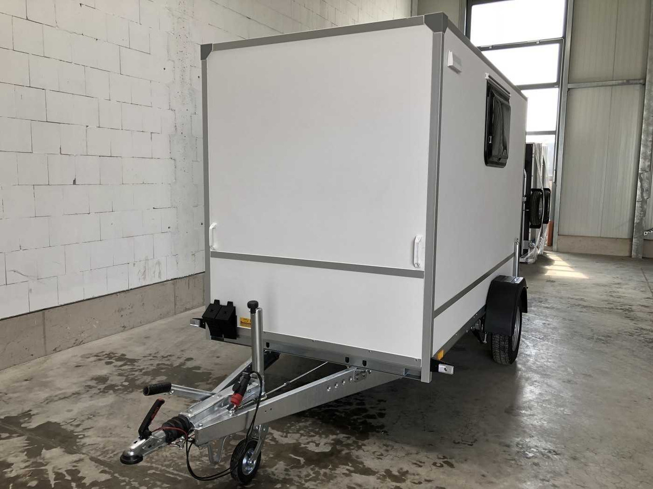 Leasing of BLYSS F1330HD Rampe Tür 2 Fenster Kofferanhänger BLYSS F1330HD Rampe Tür 2 Fenster Kofferanhänger: picture 16