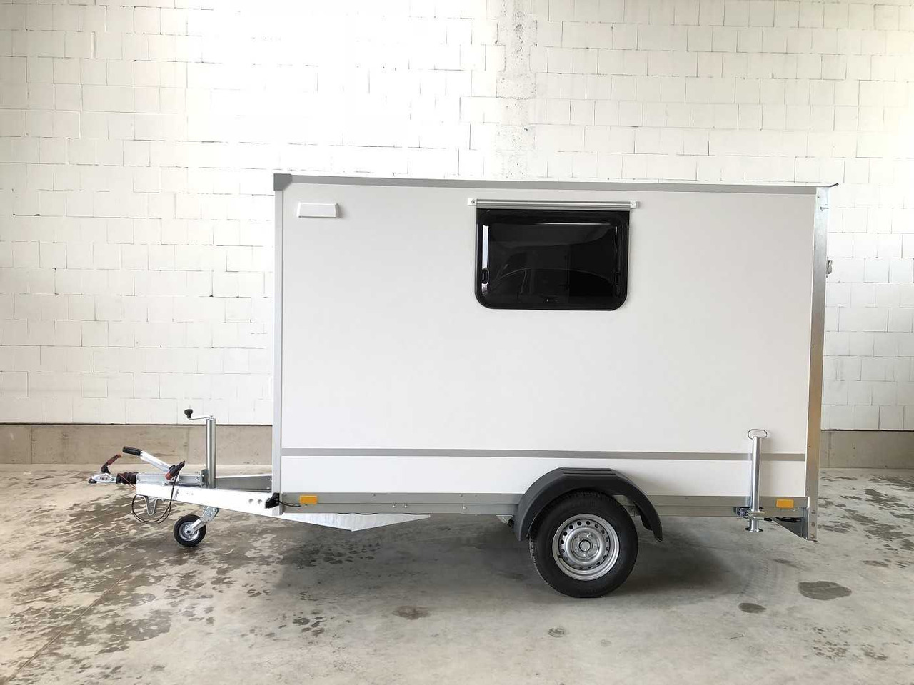Leasing of BLYSS F1330HD Rampe Tür 2 Fenster Kofferanhänger BLYSS F1330HD Rampe Tür 2 Fenster Kofferanhänger: picture 6