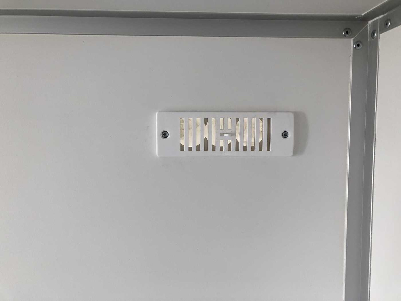 Leasing of BLYSS F1330HD Rampe Tür 2 Fenster Kofferanhänger BLYSS F1330HD Rampe Tür 2 Fenster Kofferanhänger: picture 23