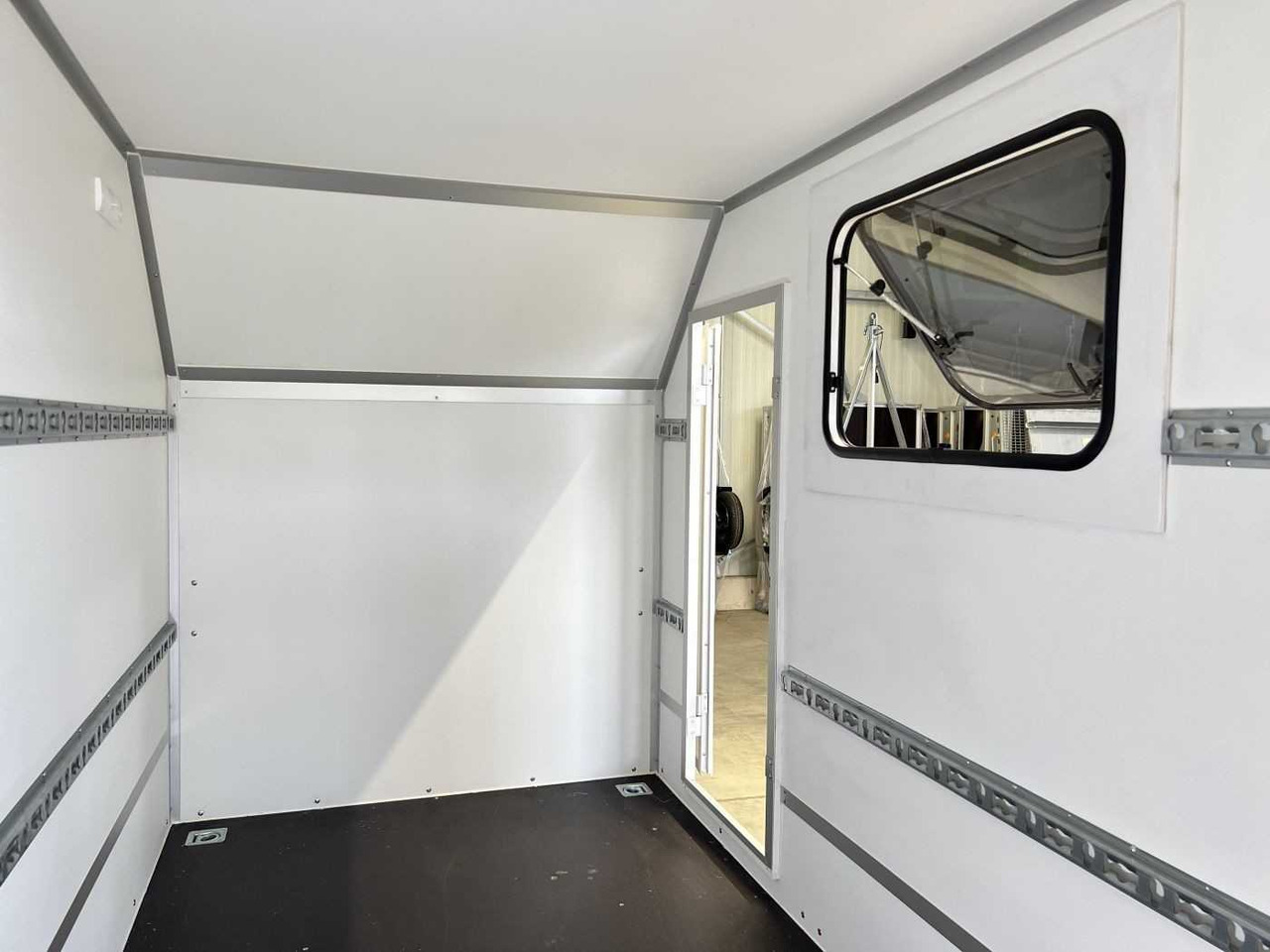 Leasing of BLYSS F1330HD Seitentür,Fenster,Aero Kofferanhänger BLYSS F1330HD Seitentür,Fenster,Aero Kofferanhänger: picture 13