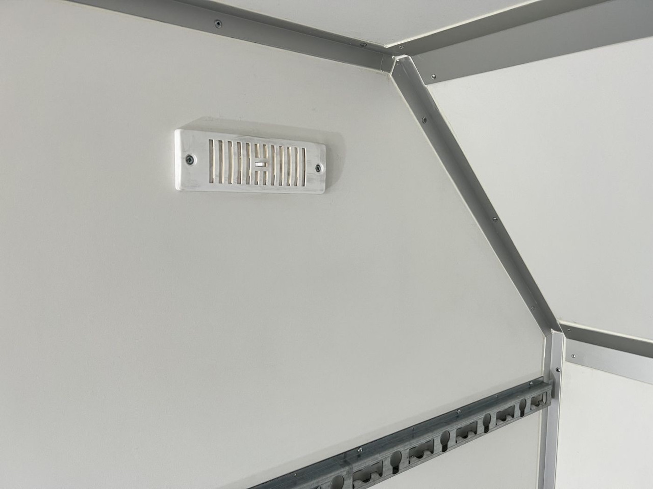 Leasing of BLYSS F1330HD Seitentür,Fenster,Aero Kofferanhänger BLYSS F1330HD Seitentür,Fenster,Aero Kofferanhänger: picture 21