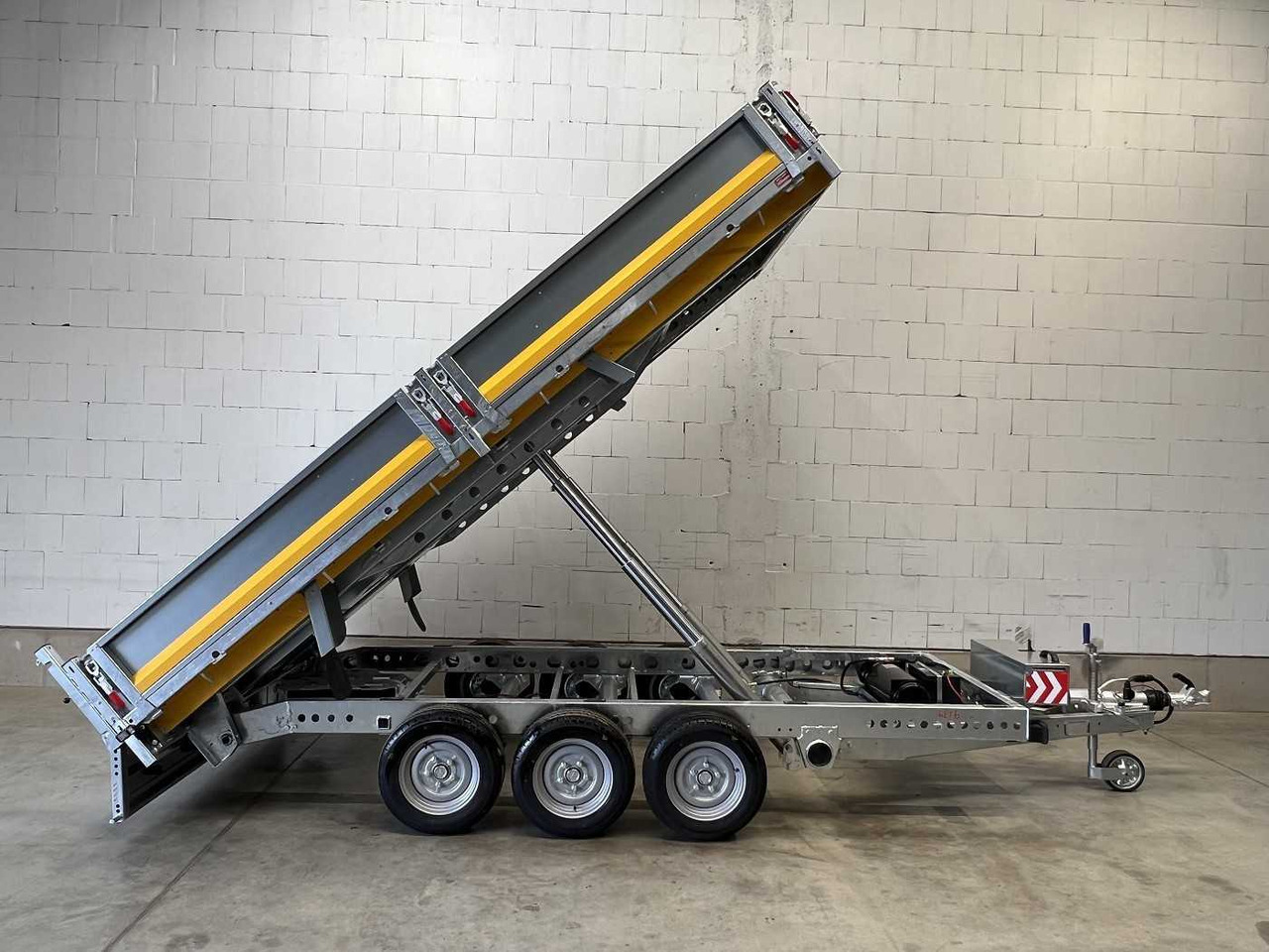 BRIAN_JAMES Tipper 526-3620-35-3-12 Rückwärtskipper - Tipper trailer: picture 1 BRIAN_JAMES Tipper 526-3620-35-3-12 Rückwärtskipper - Tipper trailer: picture 1