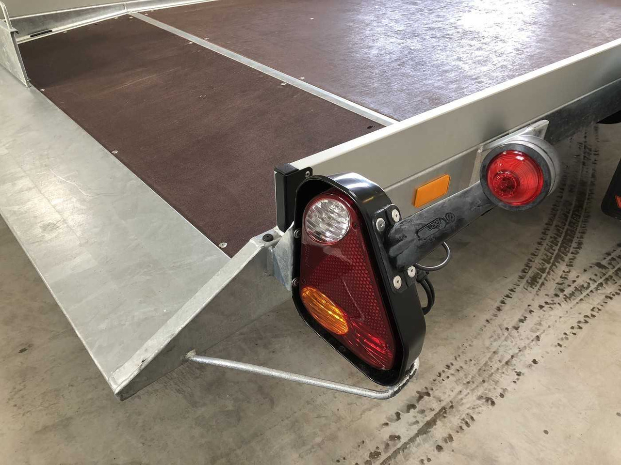 New Motorcycle trailer VEZEKO Husky FB 13.28 Absenker: picture 11 New Motorcycle trailer VEZEKO Husky FB 13.28 Absenker: picture 11