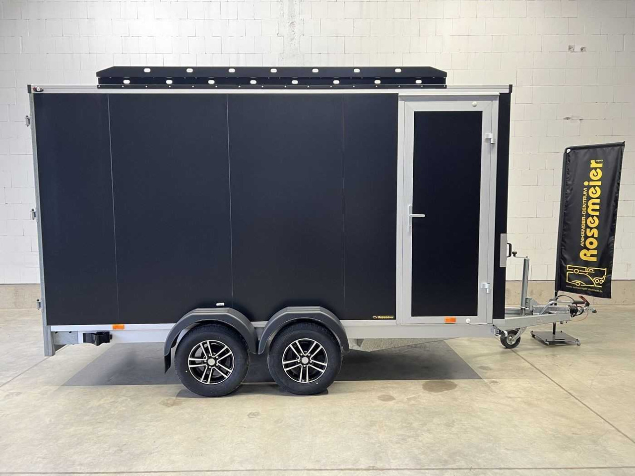 VEZEKO TK D 27.40 Seitentür ALF Dach Kofferanhänger - Closed box trailer: picture 2 VEZEKO TK D 27.40 Seitentür ALF Dach Kofferanhänger - Closed box trailer: picture 2