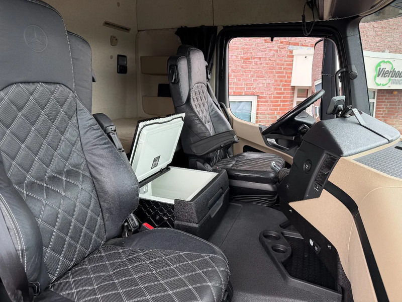 Mercedes-Benz Actros Actros 1943LS Hydrauliek / 478.040KM / Leer / Dealer onderhouden / Top staat - Tractor unit: picture 3 Mercedes-Benz Actros Actros 1943LS Hydrauliek / 478.040KM / Leer / Dealer onderhouden / Top staat - Tractor unit: picture 3
