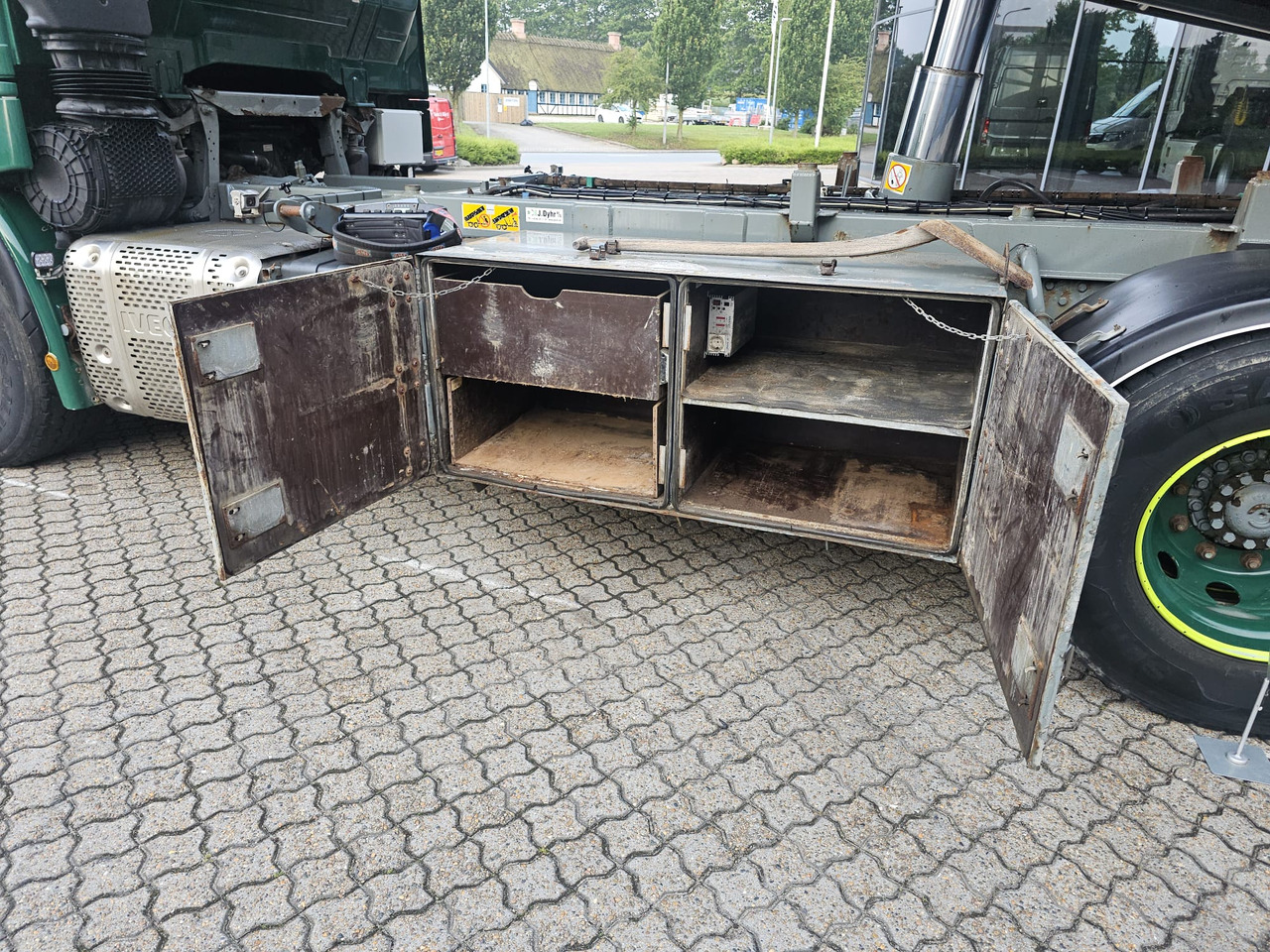 Container transporter/ Swap body truck, Crane truck Iveco Stralis 560 6x4: picture 27