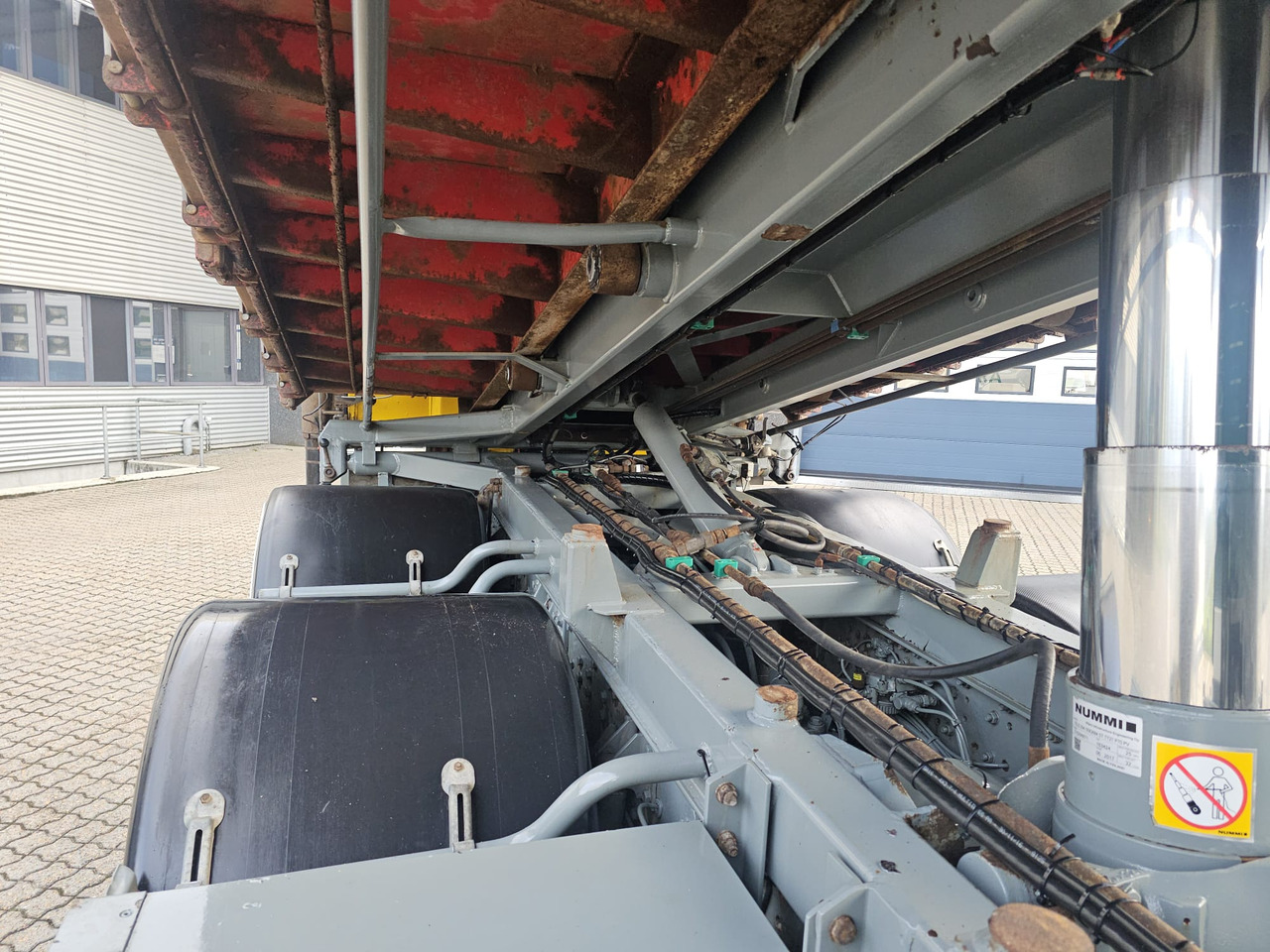 Container transporter/ Swap body truck, Crane truck Iveco Stralis 560 6x4: picture 11
