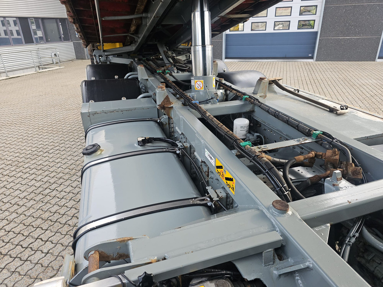 Container transporter/ Swap body truck, Crane truck Iveco Stralis 560 6x4: picture 9