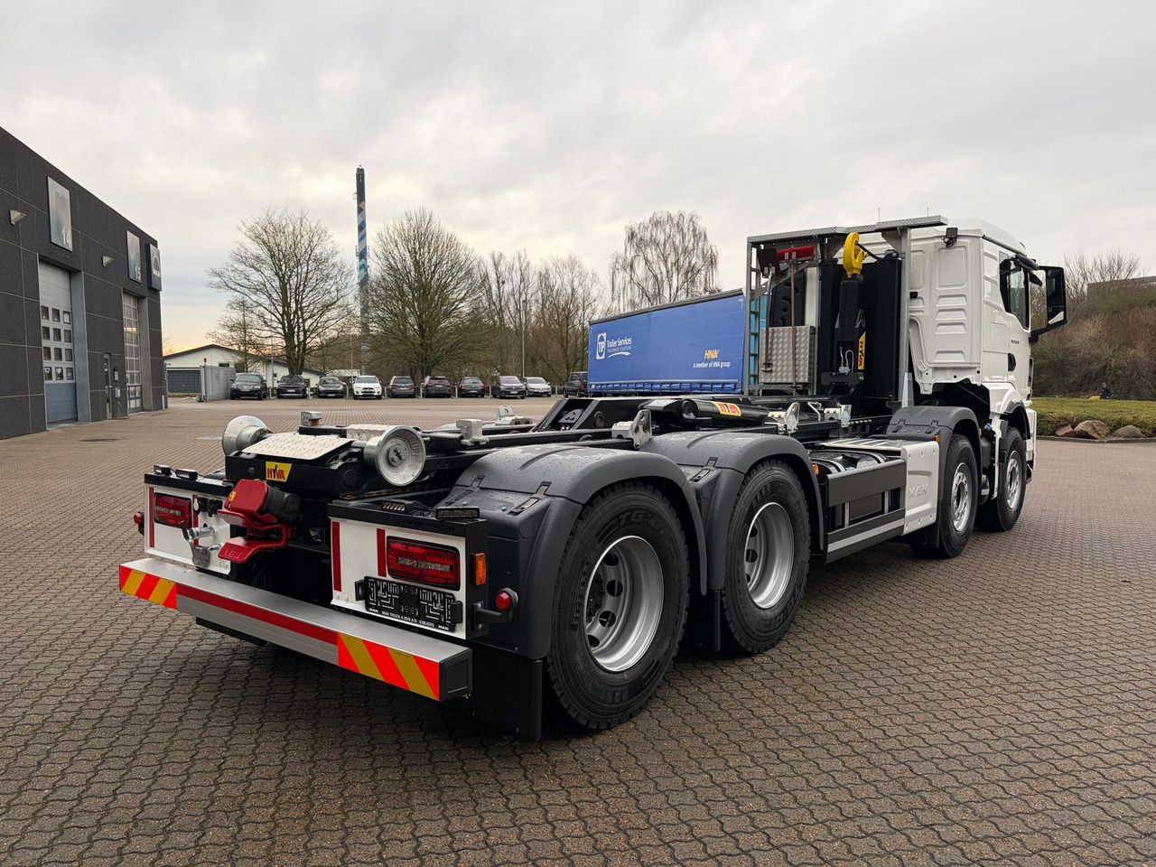 MAN TGS 35.520 8X4 BL CH - Hook lift truck: picture 3 MAN TGS 35.520 8X4 BL CH - Hook lift truck: picture 3