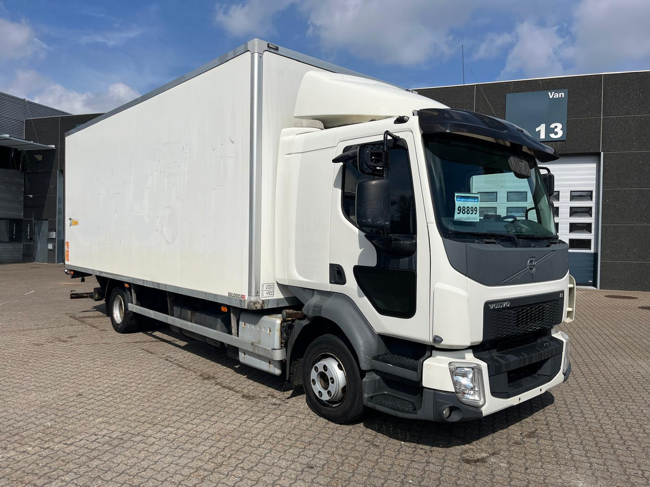 Volvo FL210 - Box truck: picture 3 Volvo FL210 - Box truck: picture 3