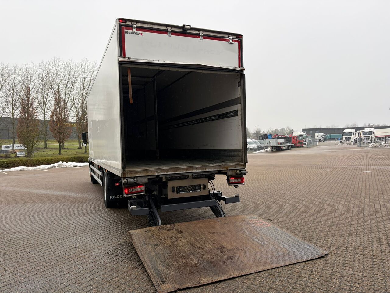 Volvo FM330 - Refrigerator truck: picture 5 Volvo FM330 - Refrigerator truck: picture 5