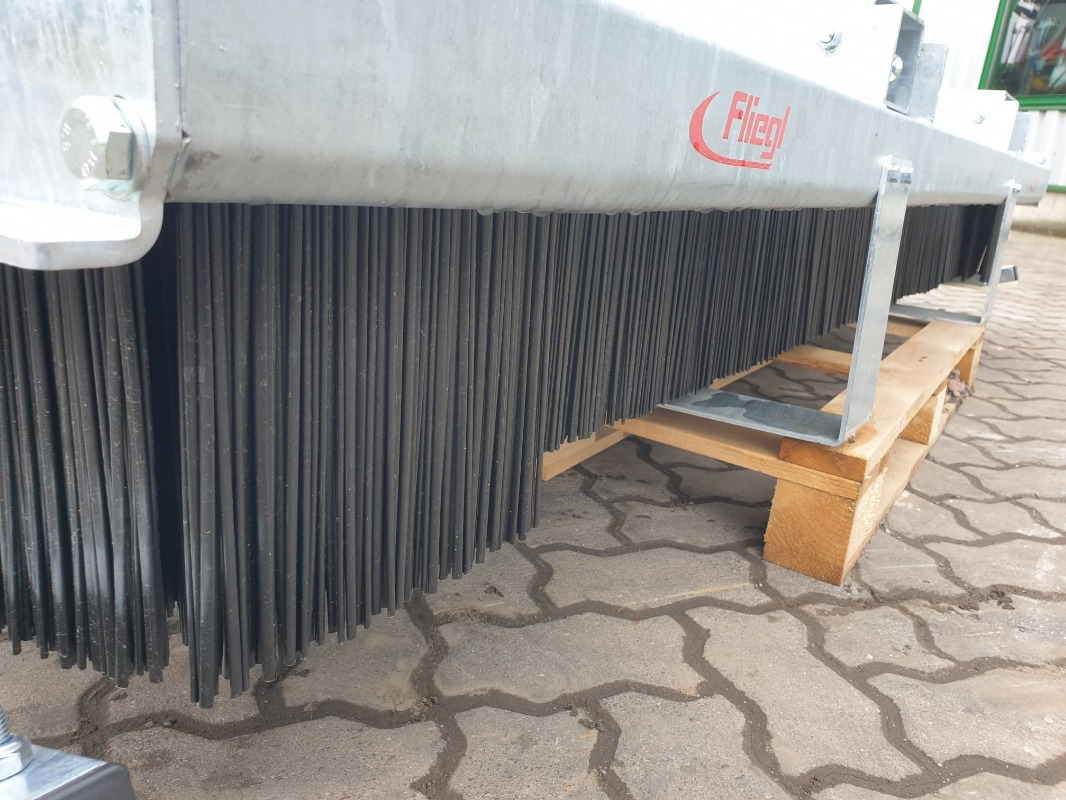 Fliegl Kehrbesen Löwe 1,50m* - Mower: picture 5 Fliegl Kehrbesen Löwe 1,50m* - Mower: picture 5