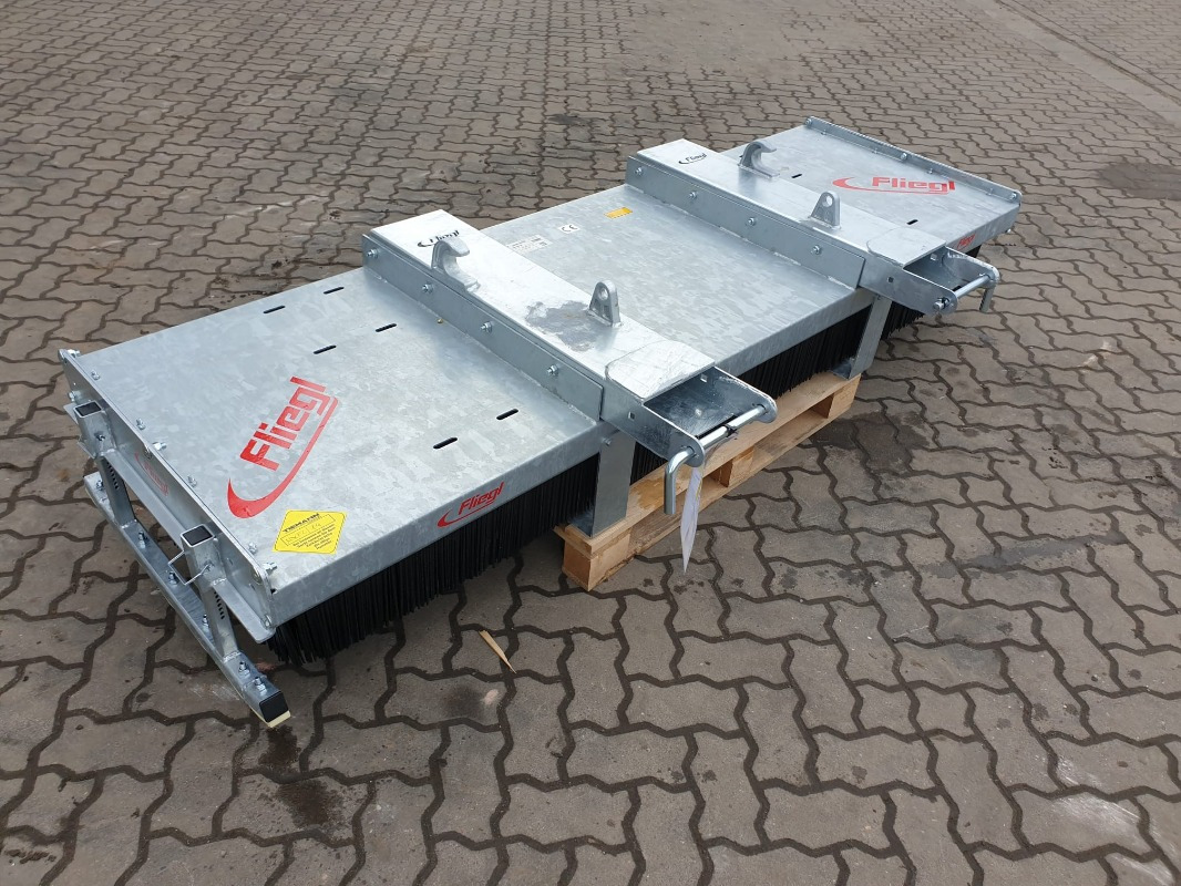 Fliegl Kehrbesen Löwe 1,50m* - Mower: picture 2 Fliegl Kehrbesen Löwe 1,50m* - Mower: picture 2