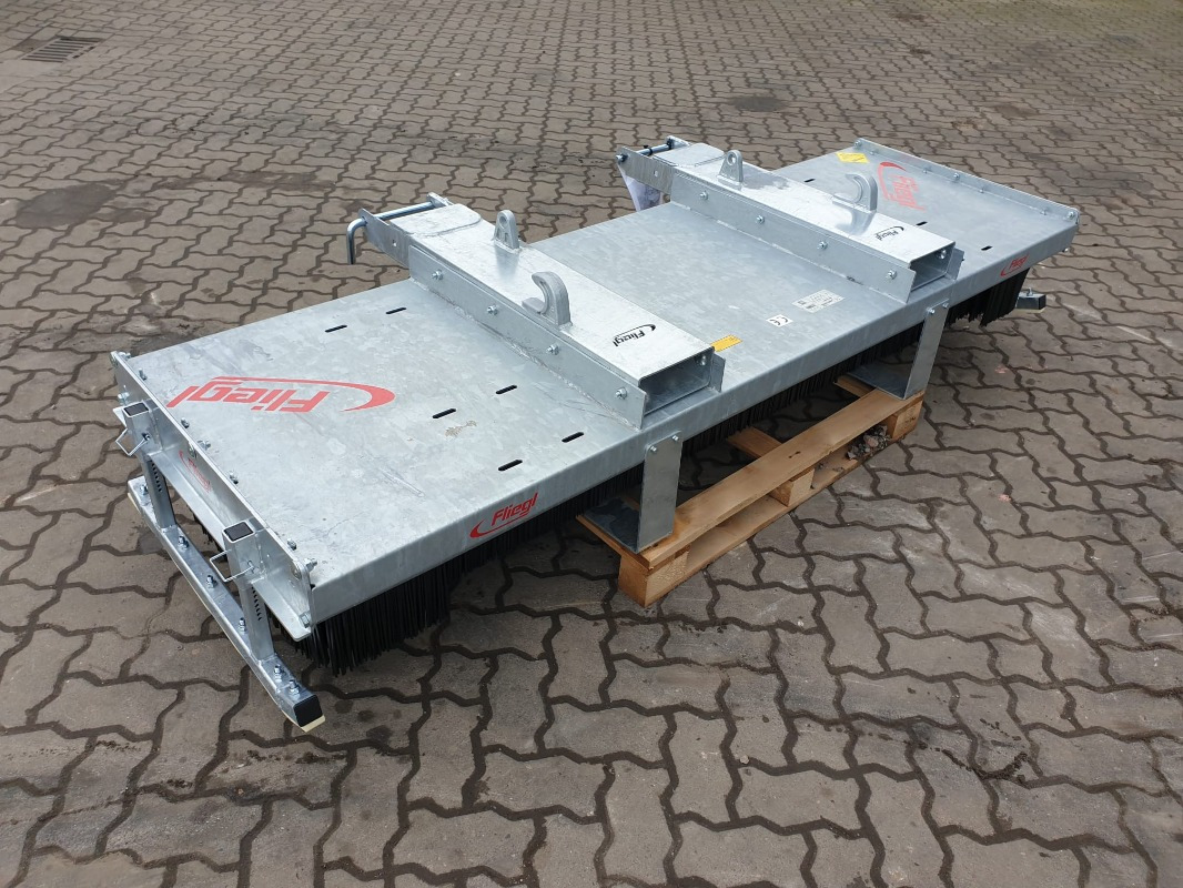 Fliegl Kehrbesen Löwe 1,50m* - Mower: picture 4 Fliegl Kehrbesen Löwe 1,50m* - Mower: picture 4