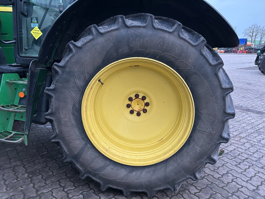 John Deere 6120M - Farm tractor: picture 2 John Deere 6120M - Farm tractor: picture 2