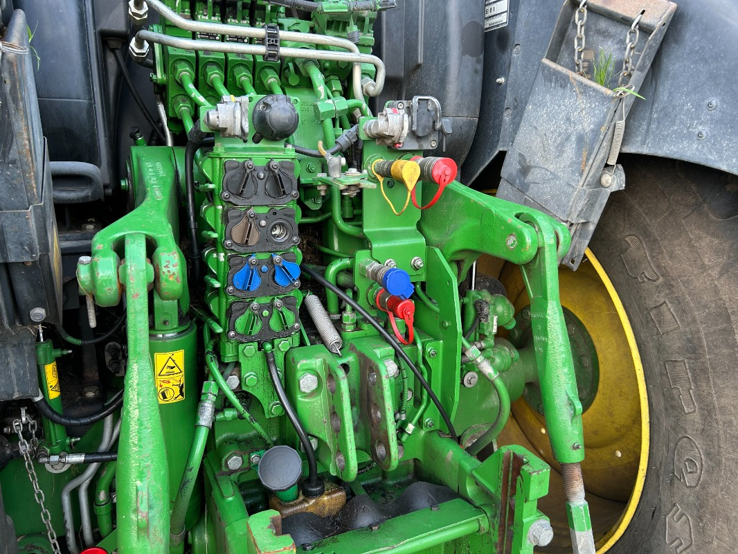 John Deere 6195R - Farm tractor: picture 4 John Deere 6195R - Farm tractor: picture 4