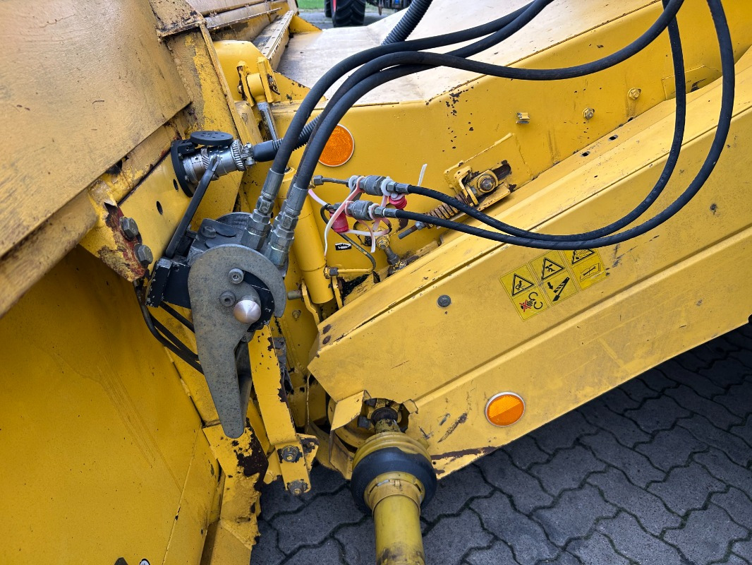 New Holland TX 68 Plus - Combine harvester: picture 2 New Holland TX 68 Plus - Combine harvester: picture 2